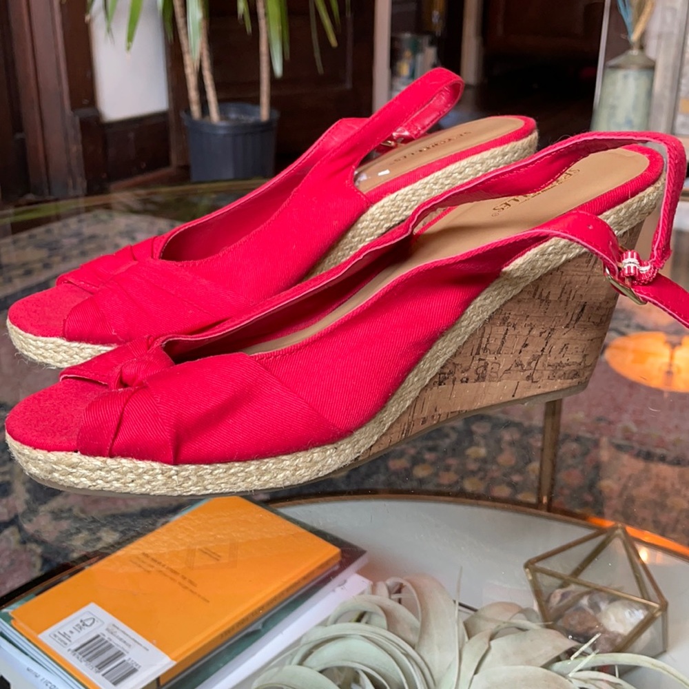 Red retro 70’s wedges